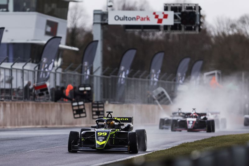 Mavlyutov takes maiden car racing victory in Oulton Park race three
