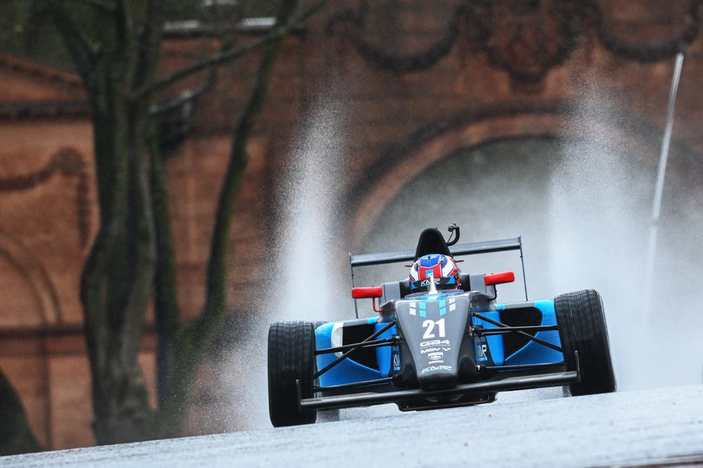 Race 2: Mills triumphs in rain affected second Oulton Park contest